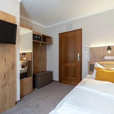 & Restaurant Ritter Joerg ホテル 4*