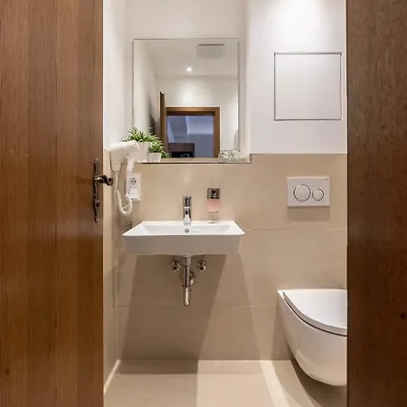 & Restaurant Ritter Joerg ホテル